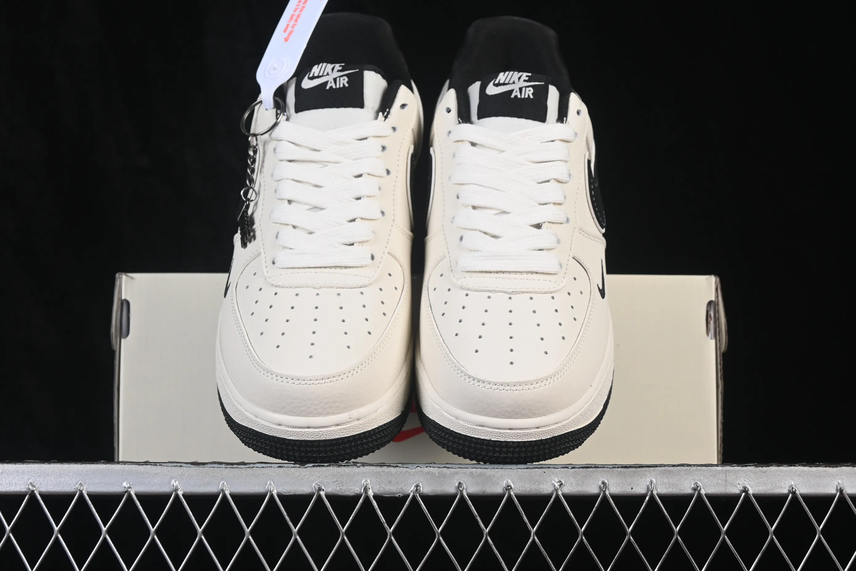 All Categories Nk Air Force 1 Air Force Series Nk Air Force 1 Low Air Force Low Nike Air Force 1'07 Low Beige White Black Contrast Color Air Force One Low Casual Sneakers DW8806-001